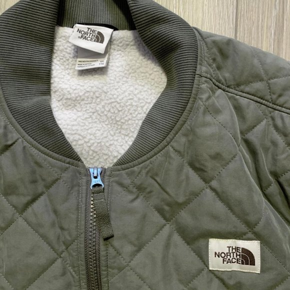 The North Face Sherpa Lined Quilt Vest - Picture 3 of 4